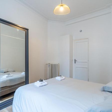 Appartement Metro Alexandre Dumas Paris Exterior foto