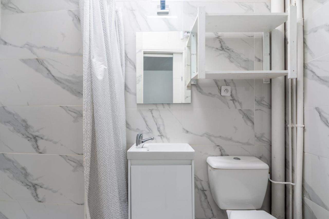 Appartement Metro Alexandre Dumas Paris Exterior foto